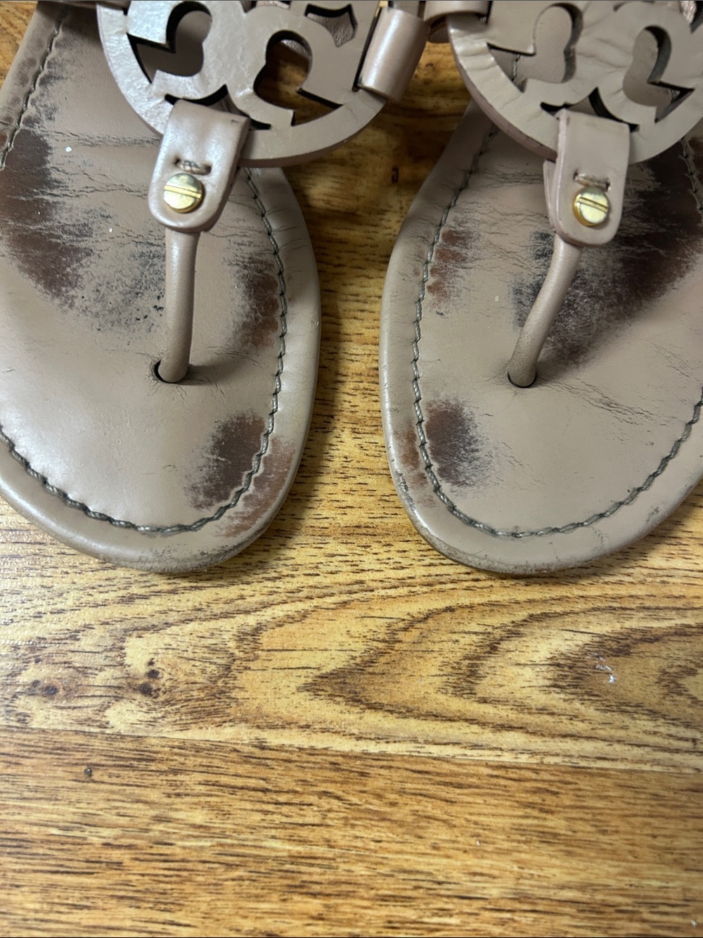 Tory Burch Nude/Taupe Leather Logo Thong Sandals. Size 8 - Picture 2 of 6